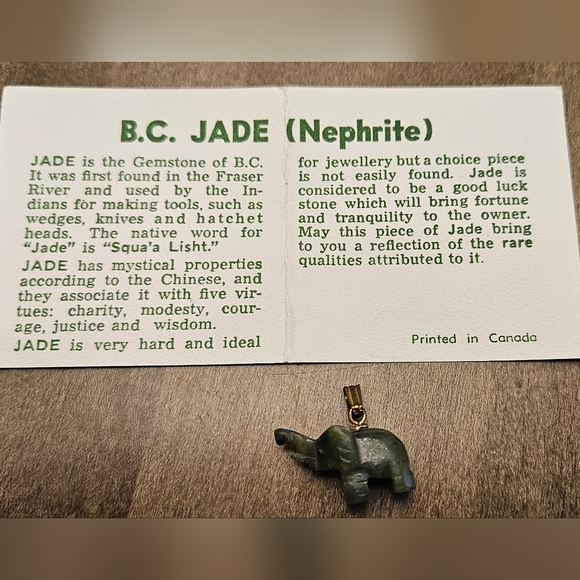 Vintage Carved Green Jade Elephant Stone Pendant Charm - Picture 3 of 3